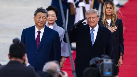 61fd263a4fd00154e8b1dbe3f6519edd4c76ceb2w JOINT BASE ANDREWS (USA), 23/09/2026.- US President Donald Trump (R) and Chinese President Xi Jinping (L) at Joint Base Andrews, Maryland, USA, 23 September 2026. US President Donald Trump and Chinese President Xi Jinping are scheduled to hold bilateral talks during Xi's state visit to the United States. (Estados Unidos) EFE/EPA/JIM LO SCALZO