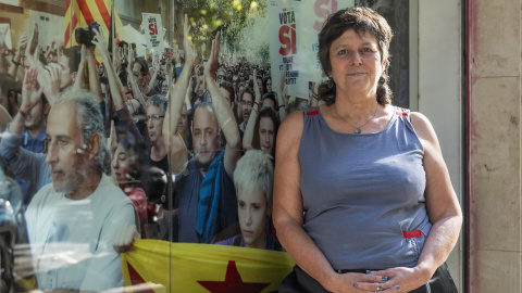 Pilar Castillejo (CUP), a l'exterior de la seu de la CUP a Barcelona, retratada per 'Públic'. Pilar Castillejo (CUP), a l'exterior de la seu de la CUP a Barcelona, retratada per 'Públic'.