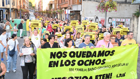 Decenas de personas durante una manifestación por la vivienda, a 24 de septiembre de 2026, en Erandio, Vizcaya, País Vasco.