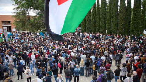 (Foto de ARCHIVO)Decenas de personas durante la concentración en solidaridad por el pueblo palestino, en el campus de Ciudad Universitaria, a 14 de mayo de 2024, en Madrid (España). Dicha manifestación está convocada por ‘Acampada por Palestina’ frente a la acampada que hay en la Universidad Complutense desde el pasado 7 de mayo de 2024, día en que el movimiento en apoyo al pueblo palestino de los estudiantes de Estados Unidos empezó a surgir en las universidades de España con acampadas y protestas de estudiantes en algunos centros de Barcelona, Valencia y Madrid.Jesús Hellín / Europa Press14 MAYO 2024;CONCENTRACIÓN;ESTUDIANTES;MANIFESTACIÓN;PALESTINA;ACAMPADA;GUERRA;GAZA;ISRAEL;14/5/2024