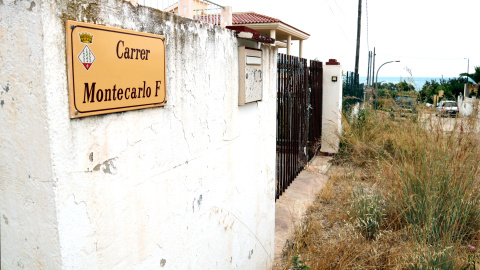 Primer pla del cartell del carrer on estava la casa casa dels terroristes del 17-A, a Alcanar Platja. (12 d’agost del 2018) Primer pla del cartell del carrer on estava la casa casa dels terroristes del 17-A, a Alcanar Platja