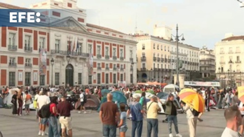 La acampada de la Puerta del Sol sigue con cientos de personas para protestar por la vivienda
