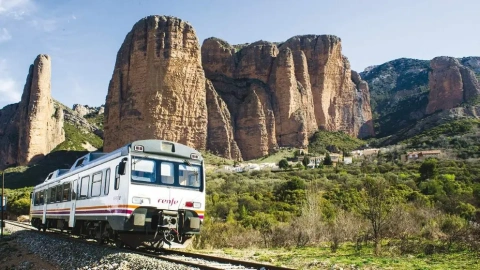 El viejo Canfranero vuelve a Riglos El viejo Canfranero vuelve a Riglos
