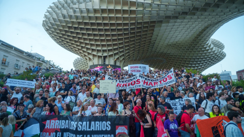 Imágenes de la concentración del Sindicato de Inquilinas por la vivienda en la Plaza de la Encarnación de Sevilla, a 28 de septiembre de 2026. Imágenes de la concentración del Sindicato de Inquilinas en la Plaza de la Encarnación de Sevilla, a 28 de septiembre de 2026.