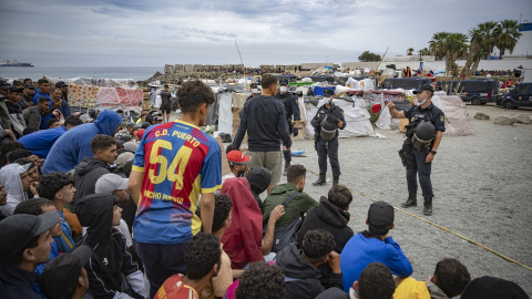 Migrantes en las playas de El Trampolín y Benítez Migrantes en las playas de El Trampolín y Benítez en Ceuta.