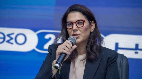 Fátima Mansouri interviniendo en una rueda de prensa en Rabat. Fátima Mansouri interviniendo en una rueda de prensa en Rabat.
