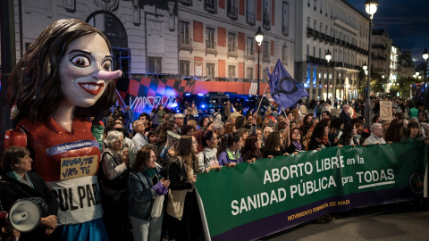 Decenas de mujeres durante una concentración en Madrid para exigir el aborto libre en la Sanidad Pública, en una imagen de archivo.