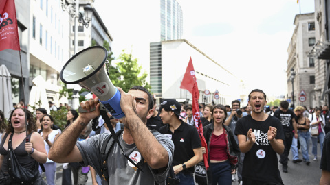 Manifestantes por la vivienda ante el Congreso de los Diputados, a 2 de octubre de 2026.