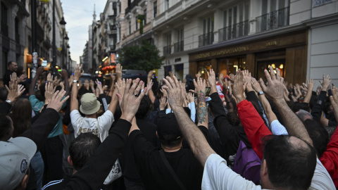 Protesta en la Puerta del Sol tras el rechazo en votación de los dos decretos sobre vivienda. Protesta en la Puerta del Sol tras el rechazo en votación de los dos decretos sobre vivienda.