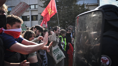 Protestas en Saint-Denis (París), este jueves.