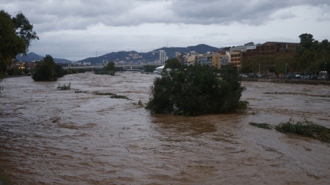 El tramo final del río Besòs, este domingo, por Santa Coloma de Gramanet.