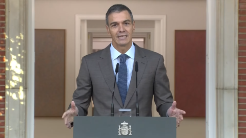 PEDRO SÁNCHEZ disuelve las cortes y convoca ELECCIONES GENERALES para el 29 de Noviembre Hace 18 años nacimos con un compromiso: hacer un periodismo útil para la sociedad. Solo podemos continuar con esta labor si contamos con el apoyo de personas como tú.
Únete a la comunidad de Público. 18 años no son nada… cuando nos queda tanto por contar. Periodismo incómodo para tiempos difíciles. https://bit.ly/3VylhmD
Periodismo, investigación y compromiso para construir un mundo más igualitario.
¡Suscríbete ya a nuestro canal!: https://bit.ly/2U8nM0q
Visita: https://www.publico.es
Síguenos en Facebook: https://www.facebook.com/diario.publico/
Síguenos en Twitter: https://twitter.com/publico_es
Síguenos en Instagram: https://www.instagram.com/publico.es
Síguenos en TikTok: https://www.tiktok.com/@publico_es
Síguenos en Bluesky: https://bsky.app/profile/publico.es