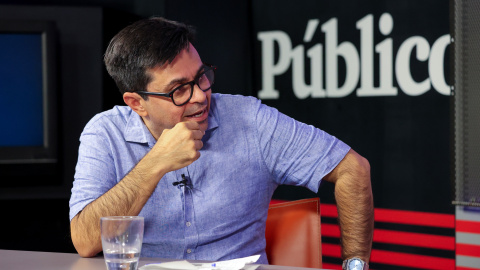Gerardo Pisarello en la redacción de 'Público'. Gerardo Pisarello en la redacción de 'Público'.
