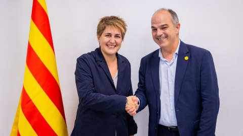 La secretària general del Partit Nacionalista de Catalunya, Marta Pascal, estreny la mà del secretari general de Junts, Jordi Turull La secretària general del Partit Nacionalista de Catalunya, Marta Pascal, estreny la mà del secretari general de Junts, Jordi Turull