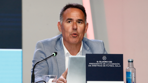Álvaro Cid Bragado, responsable del arbitraje de fútbol sala, playa y silla de ruedas en el Comité Técnico de Árbitros de la RFEF, en una imagen de archivo. Álvaro Cid Bragado, responsable del arbitraje de fútbol sala, playa y silla de ruedas en el Comité Técnico de Árbitros de la RFEF, en una imagen de archivo.