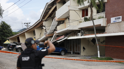 Edificio afectado por el terremoto de magnitud 7,7 que sacudió el sureste de Panamá este viernes.