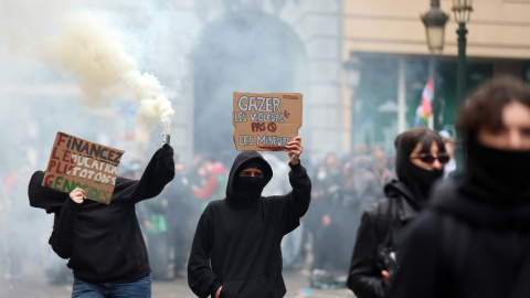 Estudiantes y trabajadores protestan contra los recortes en Bruselas, el 9 de octubre de 2026.