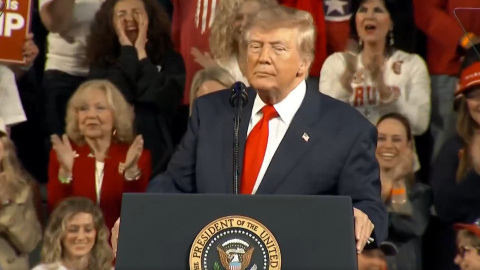 Donald Trump durante su mitin en Tennesse.