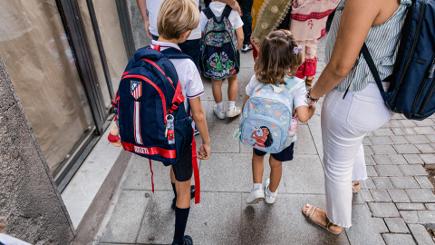Varios niños de camino a la escuela, a 7 de septiembre de 2026, en Madrid (España). Varios niños de camino a la escuela, a 7 de septiembre de 2026, en Madrid (España).