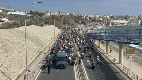 Imagen de archivo de ceutíes durante una manifestación en defensa de la españolidad de la ciudad. Imagen de archivo de ceutíes durante una manifestación en defensa de la españolidad de la ciudad.