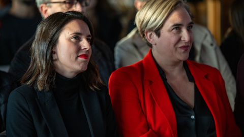 La candidata de Podemos, Irene Montero, y la del Frente Amplio, Ada Colau, en diciembre de 2023, durante un homenaje a la actriz Itziar Castro.