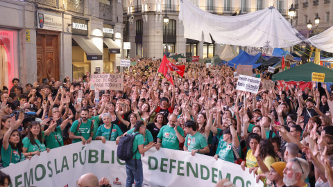 Manifestación convocada por el comité de huelga en la enseñanza pública no universitaria de la Comunidad de Madrid, a 14 de octubre de 2026.