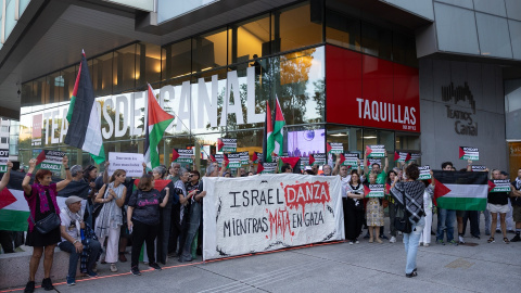 Concentración de boicot a la compañía israelí de danza Batsheva, en los Teatros del Canal.