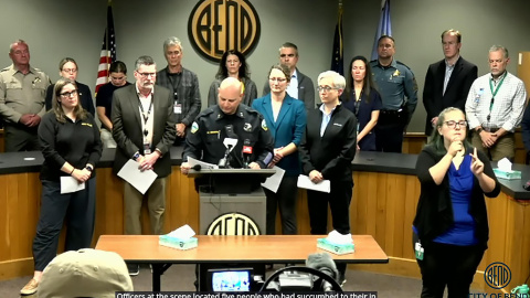 Transmisión del gobierno de la Ciudad de Bend y del jefe de policía de la ciudad, Mike Krantz.