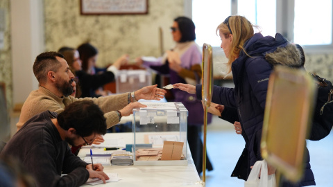 Los convocados deben acudir a las 8.00 horas al colegio electoral.