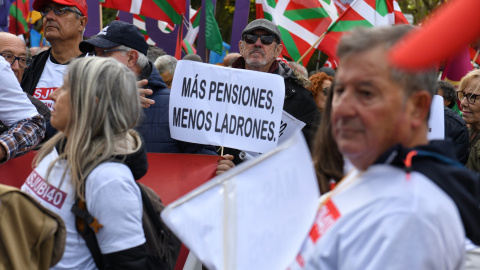Protestas pensiones Pensionistas protestan en Atocha en 2023.