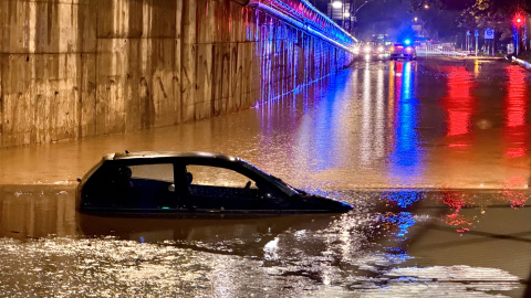 Un coche inundado en Granollers, este sábado.