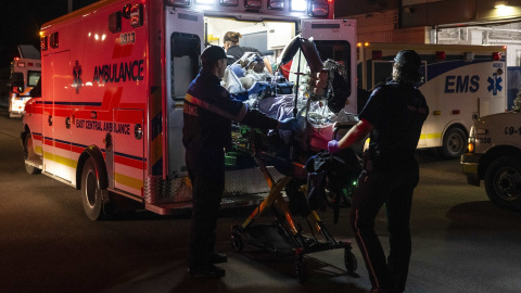 Traslado de un herido en Wainwright, Canadá, el 17 de octubre de 2026. Traslado de un herido en Wainwright, Canadá, el 17 de octubre de 2026.