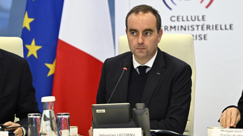 Sebastien Lecornu en la reunión interministerial de crisis.