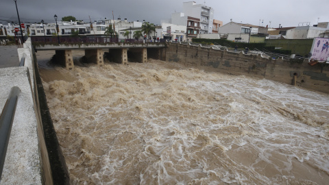 Vista de las inundaciones a consecuencia del paso de la DANA Adam en la localidad alicantina de Els Poblets, este lunes.