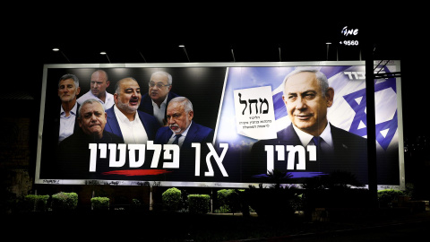 Cartel electoral de Benjamin Netanyahu que dice "O la derecha o Palestina".