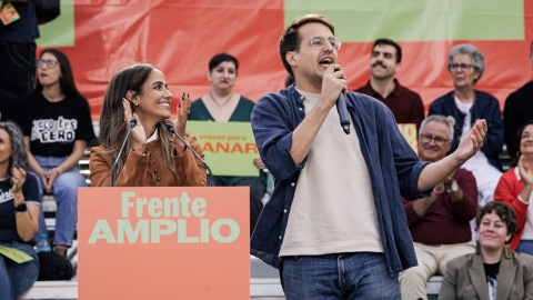 La diputada de Más Madrid Tesh Sidi y el dirigente de Chunta Aragonesista, Jorge Pueyo, durante el acto de lanzamiento de Frente Amplio.