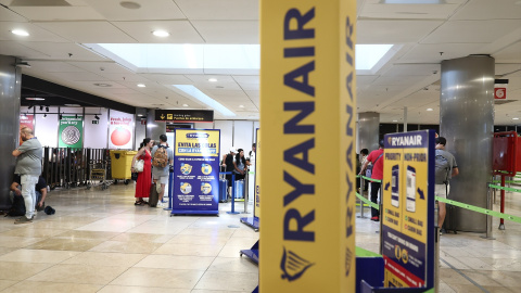 Imagen de archivo de los mostradores de la aerolínea Ryanair en el Aeropuerto Madrid-Barajas Adolfo Suárez.