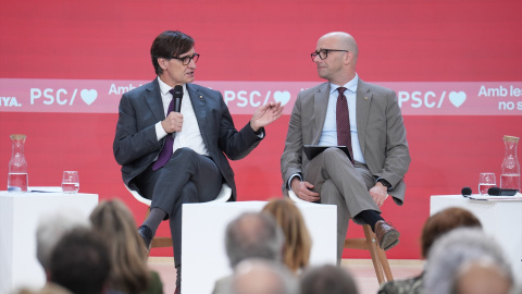 El presidente de la Generalitat, Salvador Illa, y el consejero de Derechos Sociales, Raúl Moreno, en un acto del PSC sobre pensiones. 21-10-2026 El presidente de la Generalitat, Salvador Illa, y el consejero de Derechos Sociales, Raúl Moreno, en un acto del PSC sobre pensiones.