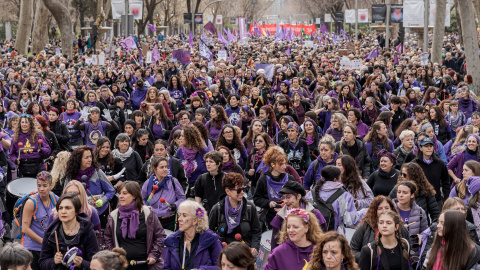 Imagen de archivo de cientos de personas durante la manifestación del Día de la Mujer.