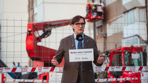 El president de la Generalitat, Salvador Illa, durant l'acte de seguiment de la retirada d'amiant a blocs de Badia del Vallès El president de la Generalitat, Salvador Illa, durant l'acte de seguiment de la retirada d'amiant a blocs de Badia del Vallès
