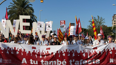 Metges manifestant-se a l'avinguda Diagonal Metges manifestant-se a l'avinguda Diagonal