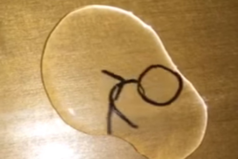 La gota de agua que da vida a un monigote, ¿realidad o montaje?