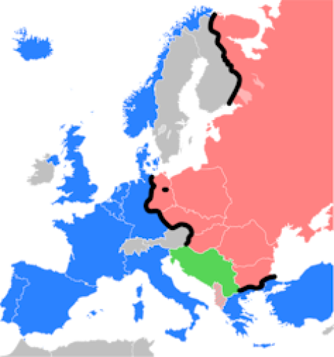 Europa dividida por el «Telón de acero». Los países de la OTAN en azul, los miembros del Pacto de Varsovia en rojo, los no alineados en verde y países neutrales en gris. Sémhur / Wikimedia Commons, CC BY-SA