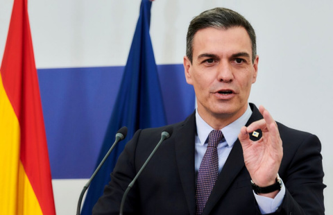 El presidente de Gobierno, Pedro Sánchez, durante la rueda de prensa ofrecida hoy tras participar en la reunión extraordinaria del Consejo Europeo en Bruselas. EFE/ Horst Wagner Pedro