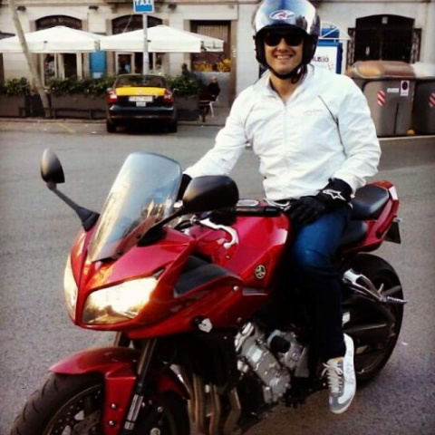 Albert Rivera sobre una Yamaha Fazer. INSTAGRAM