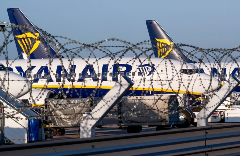 Un aparato de la aerolíena Ryanair aparcado en las pistas del aeropuerto Charleroi de Bruselas, durante la huelga de sus trabajadores del pasado 10 de agosto. REUTERS/Yves Herman Un aparato de la aerolíena Ryanair aparcado en las pistas del aeropuerto Charleroi de Bruselas, durante la huelga de sus trabajadores del pasado 10 de agosto. REUTERS/Yves Herman