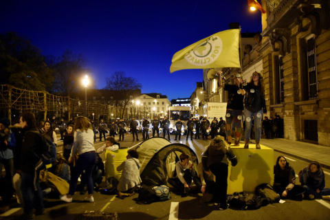 Participantes en una manifestación por el cambio climático acampa frente al Parlamento belga, en Bruselas. REUTERS/Eric Vidal Participantes en una manifestación por el cambio climático acampa frente al Parlamento belga, en Bruselas. REUTERS/Eric Vidal