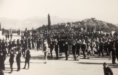 Procesión del 20 de Noviembre de 1965 por los caídos en la guerra del bando vencedor. Foto: Colección privada, Author provided
En contra de lo que se suele pensar, el perfil del visitante del Valle no es solo el del “devoto” de la dictadura, Procesión del 20 de Noviembre de 1965 por los caídos en la guerra del bando vencedor. Colección privada, Author provided (No reuse)
