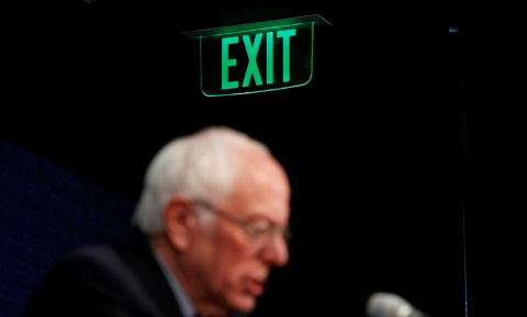 El senador demócrata Bernie Sanders, el día que anunció que continuaría su campaña por la nominación como candidato hasta el debate con Joe Biden (previsto para el 15 de marzo), en una rueda de prensa en Burlington (Vermont, EEUU). REUTERS/Lucas Jac