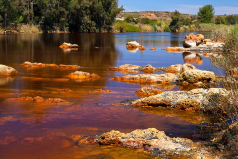 Río Tinto a su paso por Niebla (Huelva). Shutterstock/Olha Rohulya Río Tinto a su paso por Niebla (Huelva). Shutterstock/Olha Rohulya